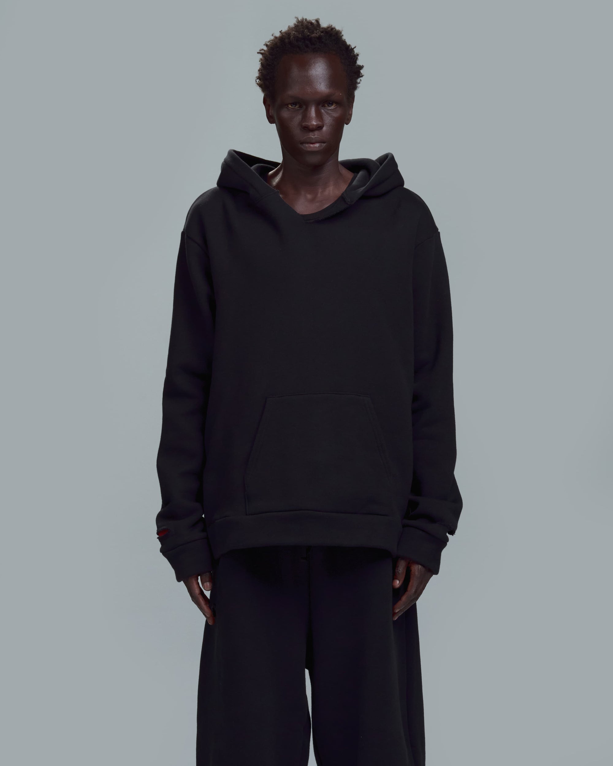HIGH RISK SLIM FIT ZIPPER HOODIE - BLACK