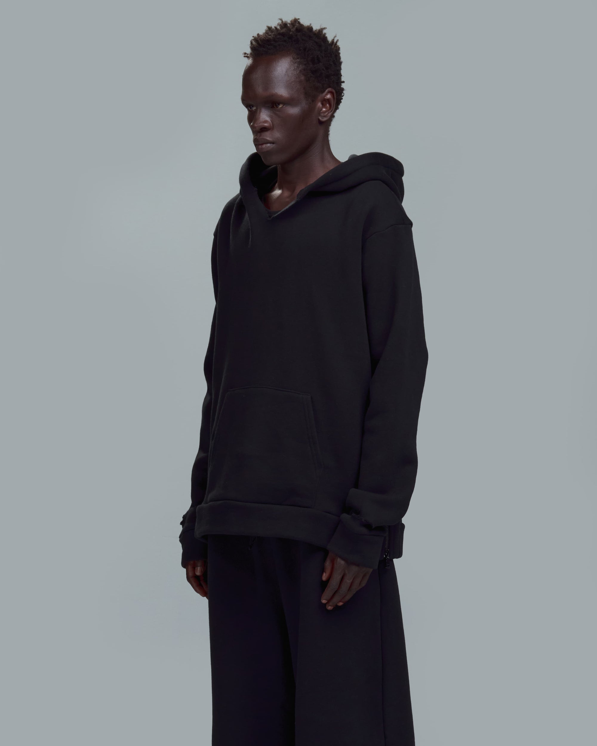 HIGH RISK SLIM FIT ZIPPER HOODIE - BLACK