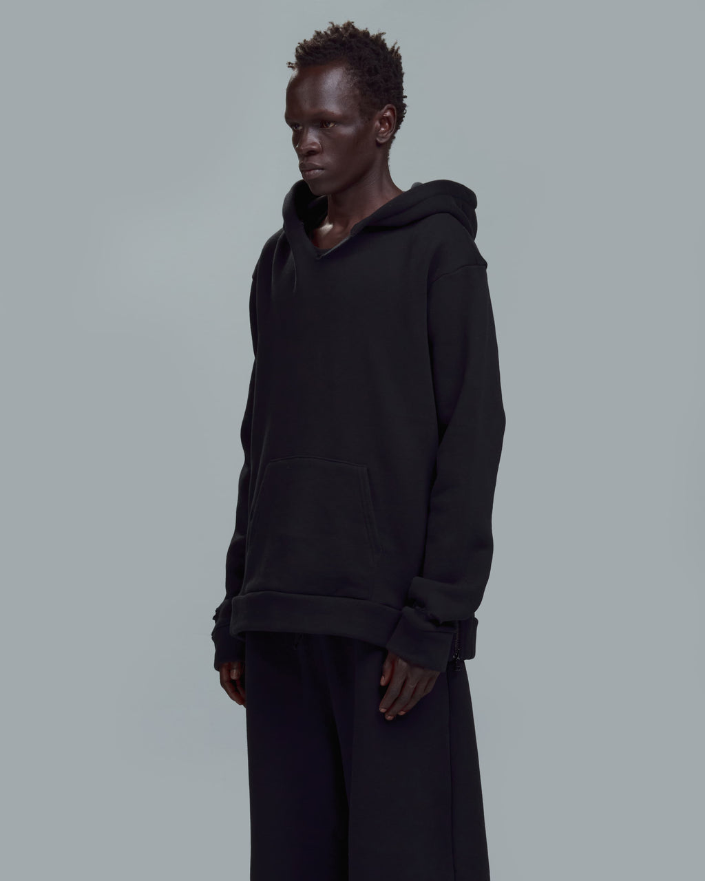 HIGH RISK SLIM FIT ZIPPER HOODIE - BLACK